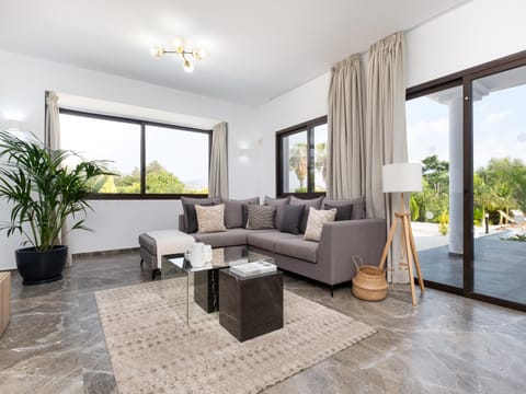 Cocoon Ocean Villa Luxury Escape Villa in Peyia