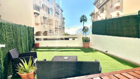 The pearl of Pinacho - Beach front & swimming pool Apartment in Estepona