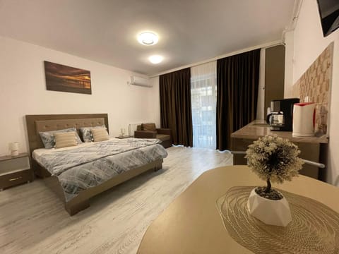 Bed, Photo of the whole room, Bedroom, air conditioner