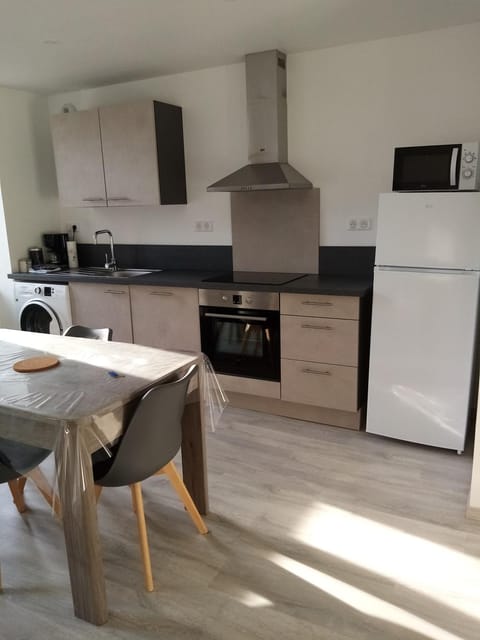 Kitchen or kitchenette, Dining area, dishwasher, minibar, pet friendly, stove, toaster