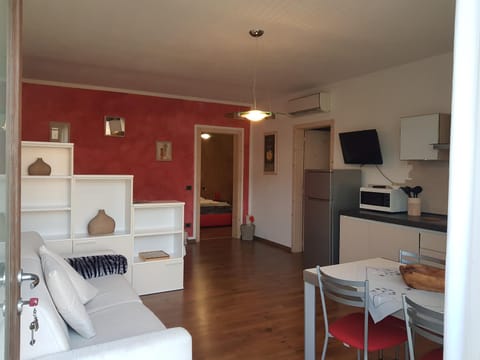 TV and multimedia, Living room, stove, air conditioner