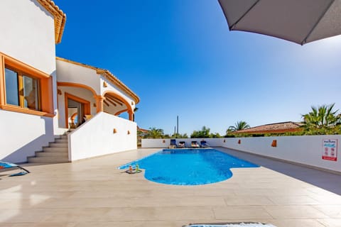 Property building, Facade/entrance, Off site