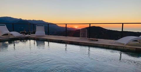 Swimming pool, Sunrise