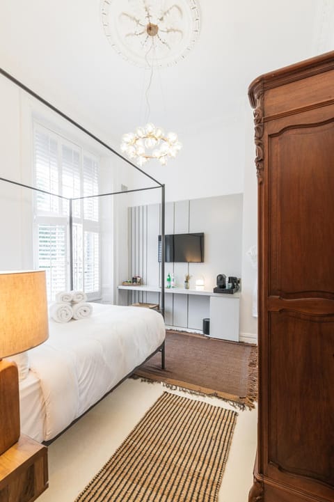 Bed, TV and multimedia, Photo of the whole room, Bedroom, wardrobe