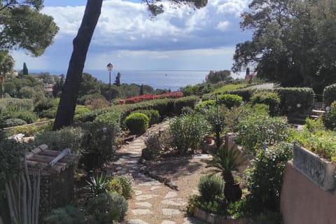 Garden view, Sea view