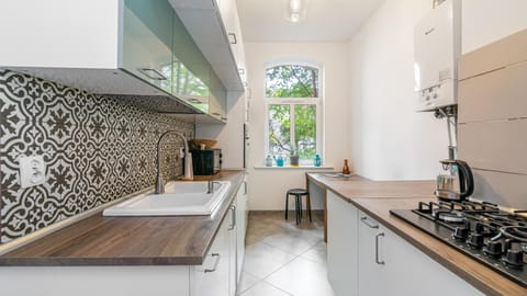 Kitchen or kitchenette, Dining area, dishwasher, minibar, pet friendly, stove
