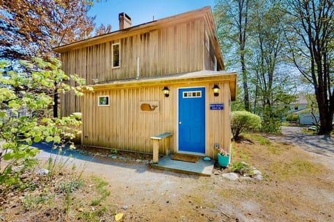 Property building, Spring, Day, Garden