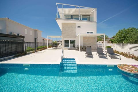 Property building, Pool view, Swimming pool
