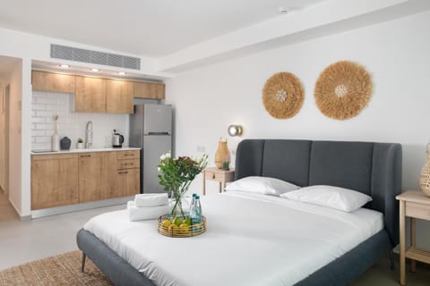 Bed, Kitchen or kitchenette, Photo of the whole room, Bedroom, minibar, wardrobe