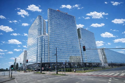 Property building, Off site, Day, Neighbourhood, Area and facilities, Location