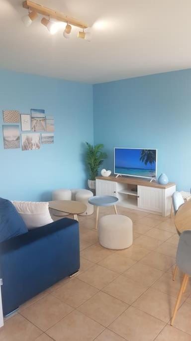 La MAISON BLEUE, Smeg Bleu azur Apartment in Évian-les-Bains