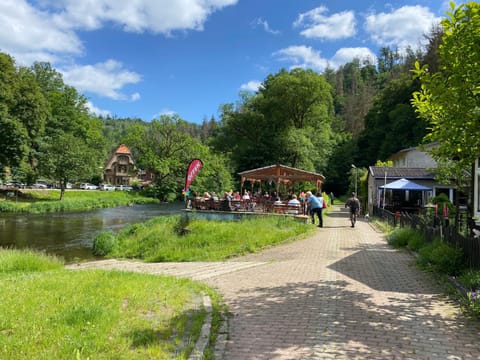 Restaurant/places to eat, Natural landscape, Garden, River view, Breakfast, Location