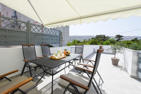 Day, Natural landscape, Balcony/Terrace, Balcony/Terrace, Seating area