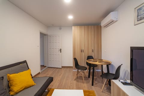 Living room, Dining area, air conditioner