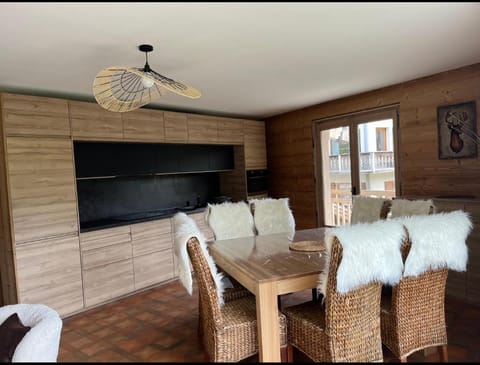 Appartement 8 personnes, 3 chambres, en plein centre de PRAZ SUR ARLY Apartment in Megève