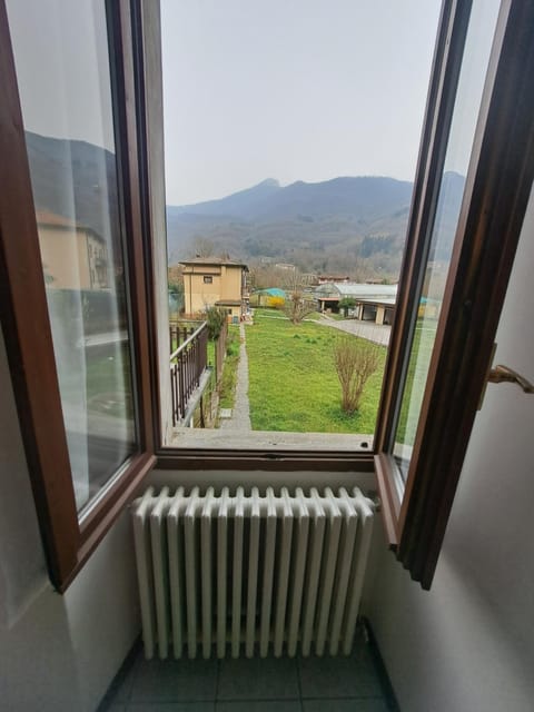 Green & Blue House House in Province of Lecco