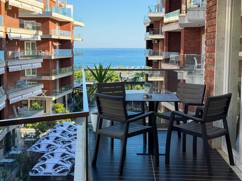 Property building, Day, Natural landscape, View (from property/room), Balcony/Terrace, Seating area, Dining area, Evening entertainment, Sea view