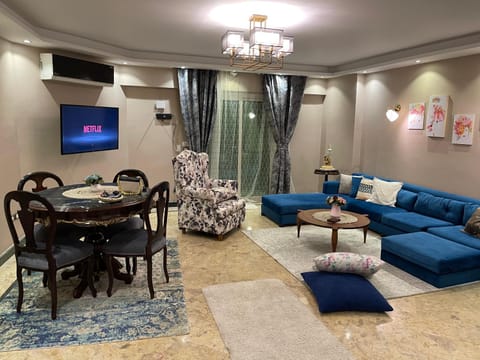 TV and multimedia, Seating area, Evening entertainment