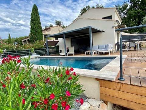 Patio, Natural landscape, Balcony/Terrace, Pool view, Swimming pool, sunbed