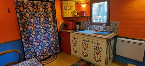 roulotte Tipergwendiou Campground/ 
RV Resort in Plougonvelin