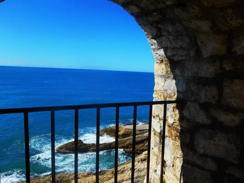 Off site, Neighbourhood, Beach, Area and facilities