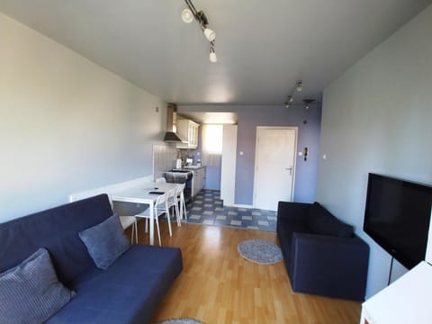 Communal lounge/ TV room, TV and multimedia, Living room, Seating area, Dining area