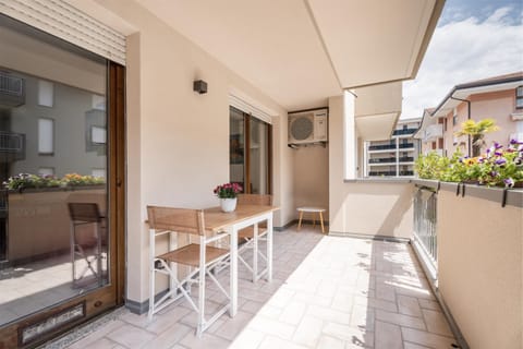 Property building, View (from property/room), Balcony/Terrace, Balcony/Terrace, Dining area