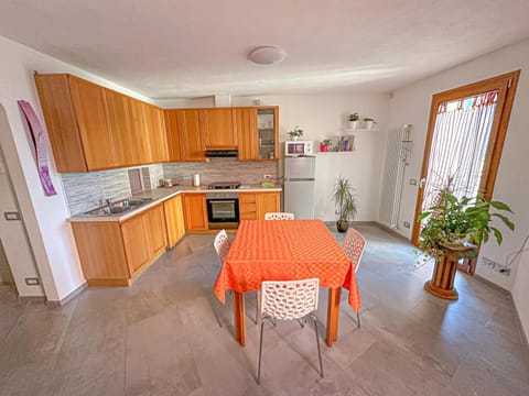 Kitchen or kitchenette, Dining area, kitchen