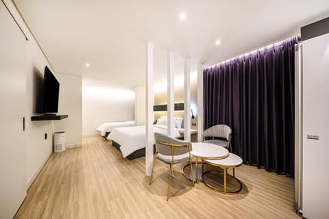 Bed, TV and multimedia, Bedroom, wardrobe