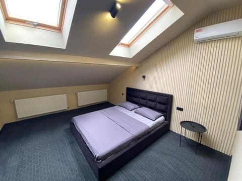 Bed, Bedroom, air conditioner