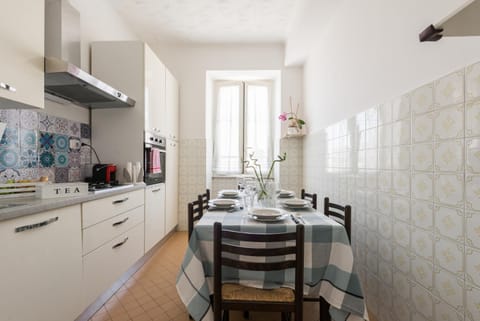 Dining area, Communal kitchen