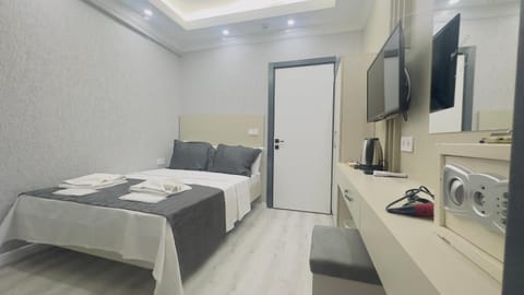 Communal lounge/ TV room, Bed, Seating area, Bedroom, wardrobe