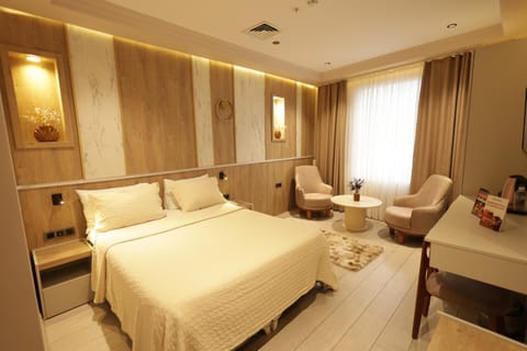 Bed, Seating area, Bedroom, wardrobe