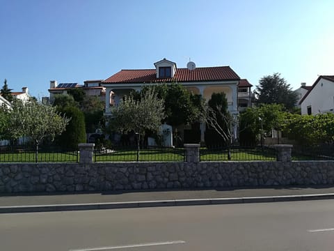 Property building, Spring, Day, Garden, Garden view