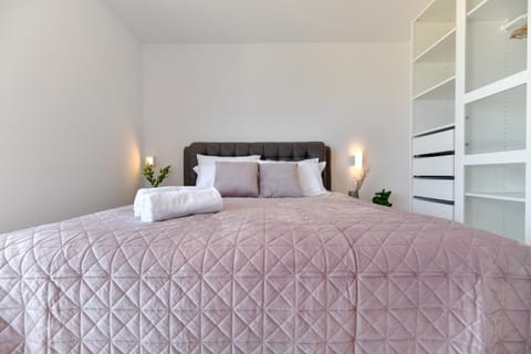 Mijatović holidays Sunset Villa Mandre min 4 nights stay Apartment in Novalja