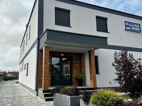 Property building, Facade/entrance