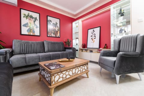 Living room, Decorative detail, Decorative detail, Seating area, internet, internet