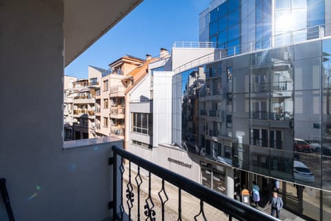 Property building, Day, Neighbourhood, View (from property/room), Balcony/Terrace, City view, Location