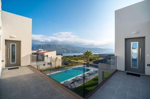 Patio, Day, Natural landscape, Garden, City view, Mountain view, Pool view, Sea view, Swimming pool, Swimming pool, sunbed