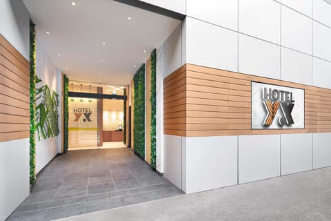 Facade/entrance
