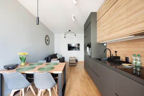 Communal lounge/ TV room, Kitchen or kitchenette, Living room, Dining area, Evening entertainment