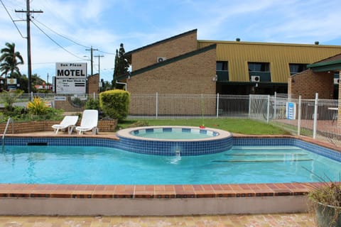Facade/entrance, Swimming pool