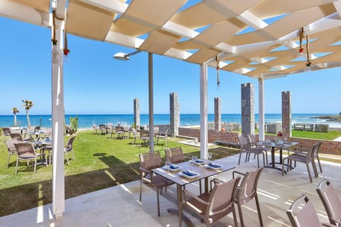 Restaurant/places to eat, Day, Natural landscape, View (from property/room), Beach, Sea view