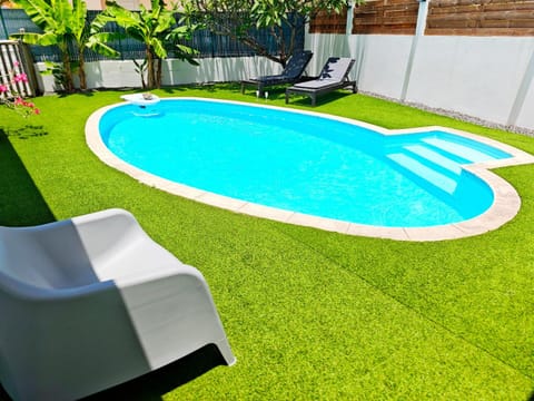 Swimming pool, sunbed