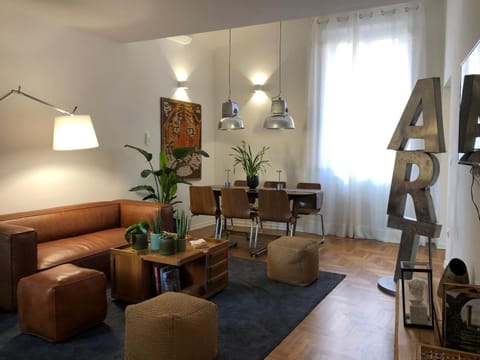 TV and multimedia, Living room, Photo of the whole room, Seating area, Entertainment, Lunch, cot, safe, air conditioner