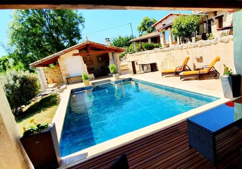 BBQ facilities, Balcony/Terrace, Pool view, Swimming pool, Swimming pool, sunbed