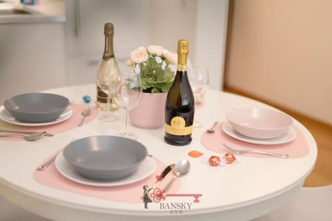 Food and drinks, Dining area, Food, Drinks