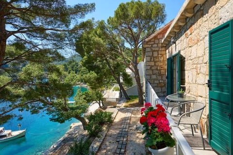 Kapetan Toni - seafront ap. Apartment in Dubrovnik-Neretva County