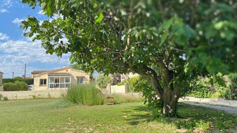 Property building, Spring, Day, Natural landscape, Garden, Garden view