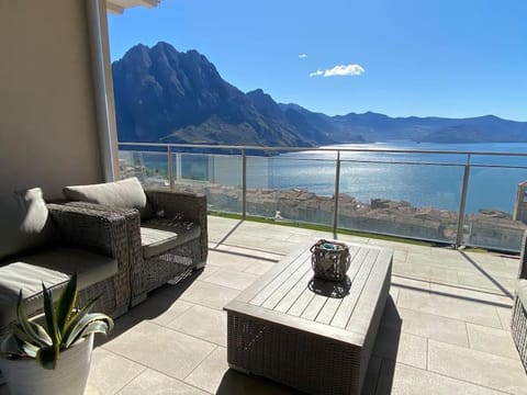 Piccolo paradiso vista lago con piscina privata Apartment in Province of Brescia